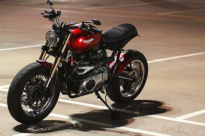 Chiếc Triumph Bonnevilles do Builder Wenley, thợ xe dày dặn kinh nghiệm ở xưởng độ MeanMachines, Australia, thực hiện.