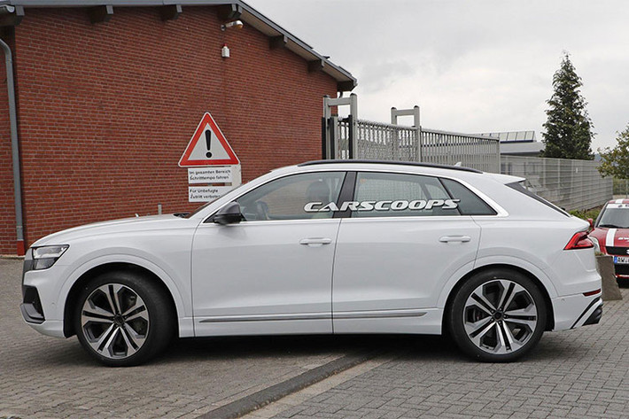 Khi chạy trên đường thử trên đường phố mới đây, mẫu xe Audi SQ8 phiên bản 2019 đã không hề được ngụy trang bên ngoài. Nhờ đó, những người quan tâm có thể phần nào biết trước diện mạo của tân binh nhà Audi.
