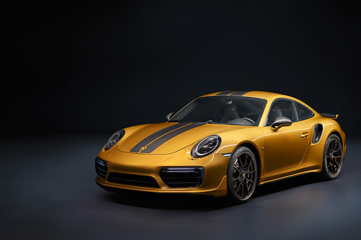 Ngoài việc tăng công suất thêm 27 mã lực, những phiên bản của siêu xe Porsche 911 Turbo S Exclusive mới khác với phiên bản 911 Turbo S ở thiết kế mới mẻ và độc đáo hơn, sử dụng vật liệu cao cấp cùng các chi tiết sang trọng. Chiếc xe đang được hoàn thiện một cách tỉ mỉ bằng tay tại nhà máy Porsche Exclusive Manufaktur mới ở trụ sở chính Zuffenhausen.