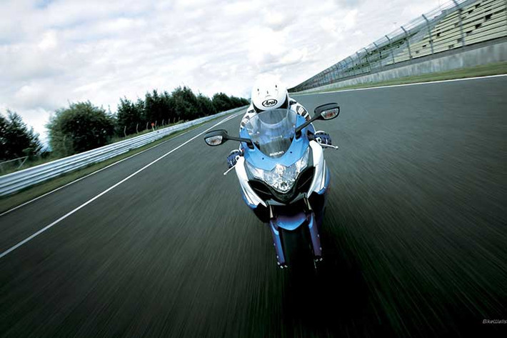 Với sự xuất hiện này, họ sẽ không phải ngó nghiêng những dòng xe mang tem MotoGp của hai người đồng hương Yamaha và Honda nữa.