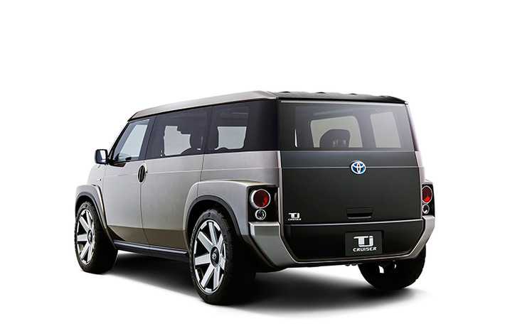 Tuy nhiên, về trang bị động cơ, Toyota vẫn giữ kín các thông số kỹ thuật cho dịp ra mắt tại triển lãm sắp tới, dù cũng hé lộ chút ít thông tin khi cho biết TJ Cruiser sẽ có nhiều lựa chọn trang bị động cơ, trong đó chắc chắn có một động cơ hybrid (động cơ xăng 2.0L kết hợp với mô tơ điện) và hệ dẫn động 4 bánh.