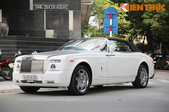 Chiếc siêu xe Anh quốc Rolls-Royce Phantom Drophead Coupe này thuộc diện hàng hiếm tại Việt Nam, ước tính số xe này chỉ có khoảng 8 chiếc trên dải đất hình chữ S này.