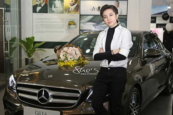 She’s Mercedes là dòng chữ thể hiện sự quan tâm và ưu ái của thương hiệu xe sang Mercedes-Benz tại Việt Nam (MBV) dành cho phái đẹp. Trên thế giới, She’s Mercedes bao gồm một chuỗi các sự kiện, ấn phẩm về phụ nữ và những chiếc Mercedes-Benz của mình.