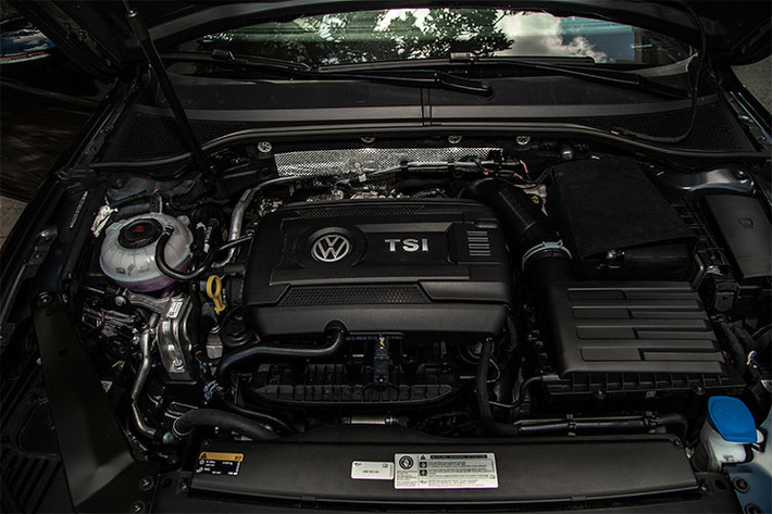 Về sức mạnh, Volkswagen Passat BlueMotion Comfort phiên bản mới này sẽ được trang bị động cơ 4 xylanh, dung tích 1.8L, sản sinh công suất 177 mã lực tại tua máy 5.100 - 6.000 vòng/phút và mômen xoắn cực đại 250 Nm tại tua máy 1.250 - 5.000 vòng/phút.