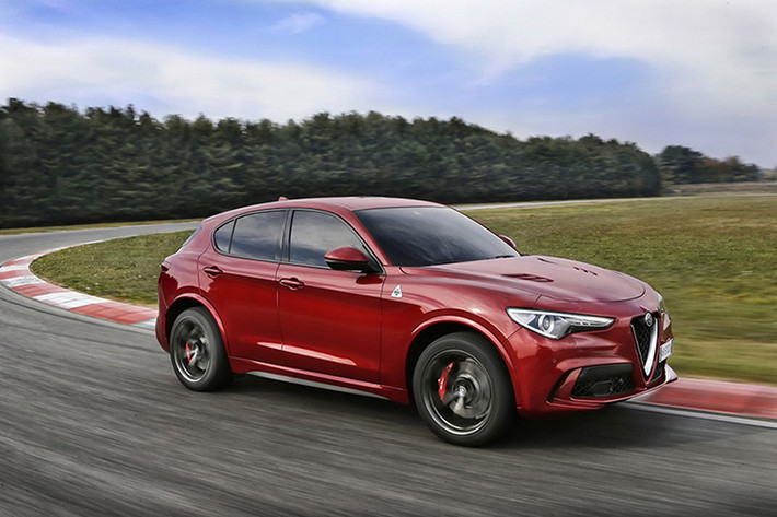 Được giới thiệu vào 2016 ở triển lãm LA Auto Show, chiếc Alfa Romeo Stelvio chính là mẫu SUV đầu tiên của thương hiệu này. Xe có thiết kế giữ nguyên bản sắc của Alfa Romeo nhưng đa dụng hơn nhờ gầm cao. Động cơ trên xe cũng đáng nể với công suất lên đến 505 mã lực và mô men xoắn cực đại đến từ động cơ tăng áp kép V6 2.9 L cho bản cao nhất.