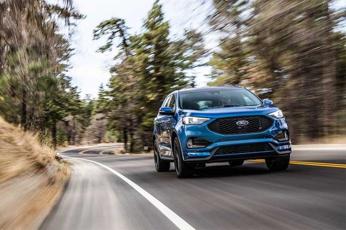 Mẫu xe Ford Edge 2019 hiện đang là mẫu crossover lớn nhất của thương hiệu xe hơi Mỹ được bán ra tại châu Âu, và cũng khá được khách hàng ưa chuộng tại thị trường Mỹ. Theo trang tin Autocar, phiên bản nâng cấp lớn giữa vòng đời mới của dòng xe này mới đây đã được hé lộ ngay trước thềm triển lãm Detroit Auto Show 2018 sắp tới.