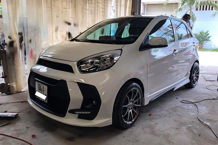 Bộ bodykit mới được xưởng Phi Long thiết kế riêng cho chiếc xe giá rẻ Kia Morning, khiến cho chiếc xe này không giống với bất kì bộ bodykit nào khác có sẵn trên thị trường. Do vậy đã tạo được phong cách riêng cho chiếc xe, tuy nhỏ nhưng rất ấn tượng khi xuất hiện trên đường.