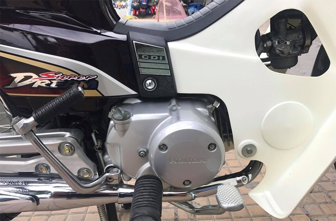 Super Dream được Honda sản xuất ở Việt Nam vào năm 1997. Thế hệ đầu tiên của dòng xe này sử dụng động cơ 97cc, hộp số 4 số tròn. Phiên bản với động cơ 110cc ra mắt năm 2013 nhưng kiểu dáng thiết kế thay đổi và không được đón nhận như phiên bản cũ 97cc.