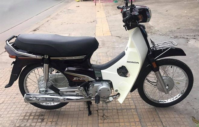 Do mới chỉ vận hành 34 km rồi trùm mền, vì thế các chi tiết vẫn còn giữ được sự nguyên bản như xe vừa xuất xưởng. Đây là chiếc xe theo nhiều người đánh giá là thuọc dạng khó tìm hiện nay, mặc dù nó không độc và hiếm như nhiều chiếc Honda Dream II Thái Lan khác.