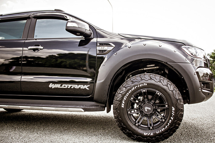 Ford Ranger Wildtrak nguyên bản đi kèm 2 tùy chọn động cơ là 2,4L I4 150 mã lực và 3,2L I5, công suất 200 mã lực, mạnh nhất trong phân khúc thời điểm hiện tại. Tuy nhiên trên bản độ này, nó đã được người chơi nâng cấp sức mạnh động cơ lên đến 249 mã lực.