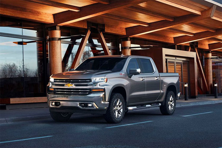 Đối với những khách hàng muốn mua xe bán tải cao cấp, bản LTZ và High Country chính là lựa chọn hợp lý. Hai bản này có thể dùng động cơ V8, dung tích 5,3 lít, diesel V6, dung tích 3.0 lít hoặc V8, dung tích 6,2 lít với công suất tối đa 420 mã lực cùng mô-men xoắn cực đại 623 Nm.