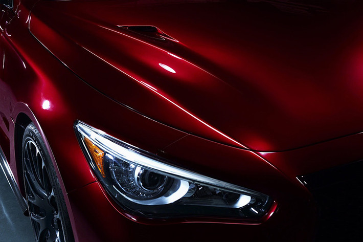 Bản concept của mẫu xe này được tạo ra bởi RML Group, công ty phụ trách các mẫu xe đua của Nissan tại giải British Touring Championship năm 1999 cũng như 2 “quái xế” Nissan Juke R và Juke R 2.0.