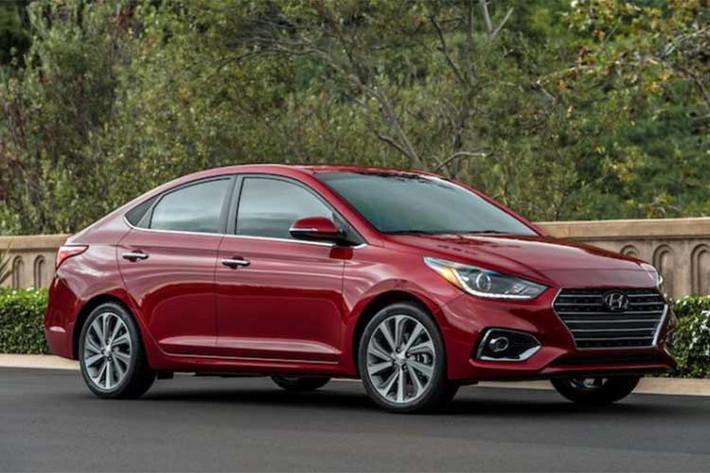 Trong vòng 6 tháng kể từ khi ra mắt phiên bản mới vào tháng 8/2017, mẫu xe Hyundai Accent 2018 đã gặt hái được thành công vang dội về doanh số tại thị trường Ấn Độ với hơn 25.800 xe được chuyển đến tay người tiêu dùng. Riêng tháng 1/2018, Accent đã xuất sắc đạt doanh số 4.601 xe, vượt mặt đối thủ “sừng sỏ” Honda City với doanh số 3.968 chiếc.