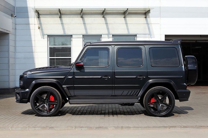 Thế nhưng để chiếc SUV địa hình sang trọng được bổ sung thêm các tấm bảo vệ mái, cánh lướt gió trên mái, đèn LED phụ trợ, các đầu ống xả mới và các logo cá mập của TopCar thay vì ngôi sao ba cánh thì số tiền sẽ tăng lên 30.000 USD (khoảng 697,6 triệu đồng).
