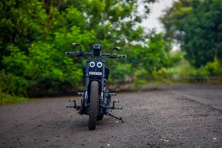 Chiếc xe môtô Royal Enfield Thunderbird 350 không chỉ là một tàu tuần dương thực tế mà còn là một bức tranh đa năng khi được độ lại. Xưởng độ Maratha Motorcycles từ Mumbai, Ấn Độ đã biến chiếc xe này thành một tác phẩm nghệ thuật, hoàn chỉnh với đồ họa tùy chỉnh độc đáo.