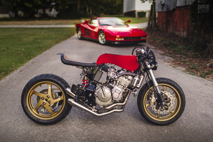 Với ý tưởng thay đổi một chiếc xe môtô Honda CB600F đời cũ theo phong cách siêu xe Ferrari Le Mans Nart đời 1965, chủ nhân chiếc xe trong bài viết này đã liên lạc với Art Henschell chủ xưởng độ One-Up Moto Garage nhằm có một chiếc xe môtô độ cafe racer với thiết kế đặc biệt.