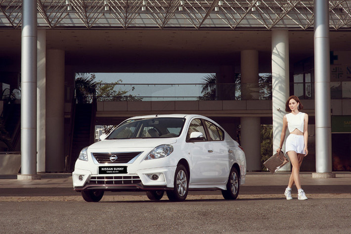 Mẫu xe Sunny tự hào là chiếc sedan toàn cầu bán chạy nhất của hãng Nissan. Kể từ khi xuất hiện vào tháng 6/2013, dòng sedan Nissan Sunny đã mang đến cho người tiêu dùng Việt Nam một cái nhìn mới về dòng xe sedan dành cho gia đình: nhỏ gọn, linh hoạt và dễ dàng điều khiển.
