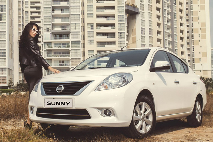 Mẫu xe Nissan Sunny XV số tự động hiện có mức giá công bố từ Nissan Việt Nam là 518 triệu đồng. Nhưng tại các đại lý kinh doanh xe Nissan tại Hà Nội, nó chỉ có giá khoảng 468 triệu đồng. Với mức giá này thì Nissan Sunny tiếp tục là mẫu xe sedan hạng B số tự động rẻ nhất phân khúc.