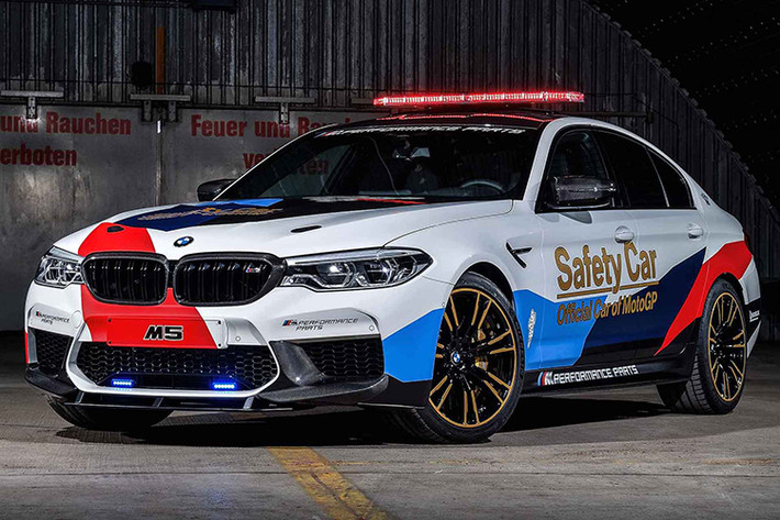 BMW M5 là dòng sedan thể thao với lịch sử từ năm 1984.