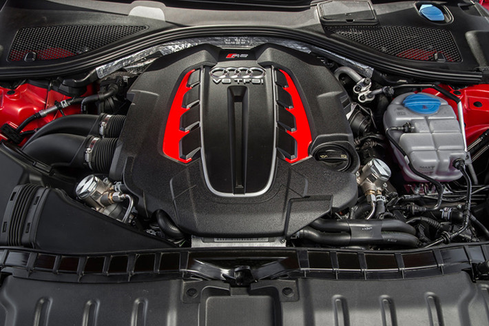 Nhiều khả năng, hãng xe Audi sẽ sử dụng khối động cơ xăng V8 dung tích 4.0 lít Twin-Turbo hiện đang được sử dụng trên chiếc sedan hiệu năng cao Audi S8 Plus. Khối động cơ này sản sinh sức mạnh lên tới 605 mã lực và mô-men xoắn cực đại 699 Nm. Sức mạnh này được truyền lên cả 4 bánh xe thông qua hộp số tự động 8 cấp.