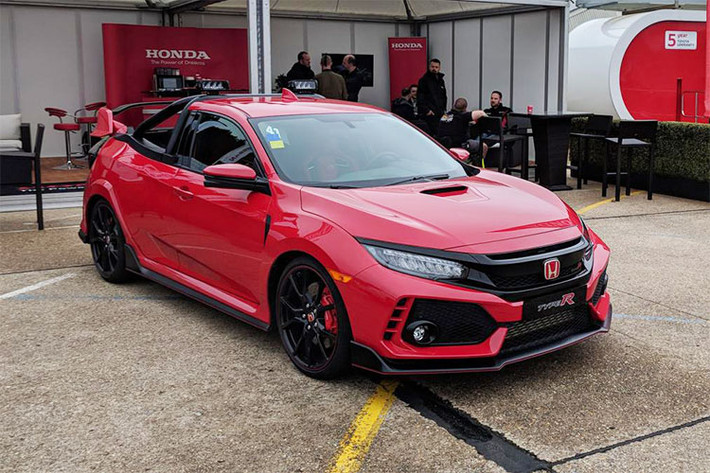 Đáng tiếc là chiếc bán tải Honda Civic Type R hiệu suất cao này chỉ được sản xuất ra với số lượng đúng 1 chiếc. Hãng xe ôtô Honda không có ý định đưa chiếc xe concept này lên dây chuyền sản xuất thương mại.