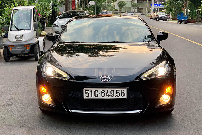 Thiết kế của mẫu xe thể thao coupe này không khác anh em sinh đôi Subaru BRZ là bao. Hốc gió có dạng lục giác trong khi của BRZ là hình thang. Kích thước xe 4.240 mm dài, 1.285 mm cao và trục cơ sở dài 2.570 mm, tỷ lệ phân chia trọng lượng trước sau của xe 53/47.