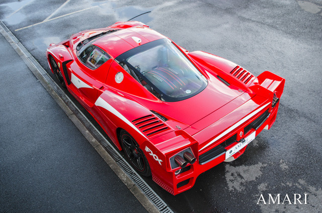 Trong suốt 9 năm qua, chiếc Ferrari FXX này mới chạy tổng quãng đường 1.300 dặm, tương đương 2.092 km. Do đó, chiếc siêu xe này chẳng khác gì mới. Ngoài việc là hàng hiếm, xe còn đi kèm những phụ kiện nguyên bản để có thể trở lại thành siêu xe đường đua bất kỳ lúc nào, đặc biệt là hệ thống treo mềm hơn và chiều cao gầm tùy chỉnh để chạy phố.