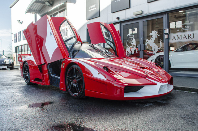 Hiện tại, đại lý Amari tại Anh đang rao bán chiếc siêu xe Ferrari FXX vô cùng đặc biệt này với giá lên đến 10 triệu Bảng, tương đương 12,48 triệu USD (khoảng 283,49 tỷ đồng). Có thể nói, đây là giá bán khá cao cho một siêu xe Ferrari - tuy nhiên so với các nhà sưu tập thì đây lại là một con số hết sức bình thường.