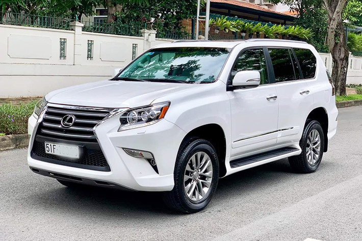Trang bị an toàn gồm; chống bó cứng phanh (ABS), phân bổ phanh điện tử (EBD), hỗ trợ lực phanh khẩn cấp (BA), đèn báo hiệu phanh khẩn cấp (EBS), kiểm soát tốc độ biến thiên (VFC), kiểm soát khả năng bám đường (TRC), kiểm soát ổn định thân xe (VSC), kiểm soát rung lắc, 10 túi khí SRS và tựa đầu chủ động (WIL)...