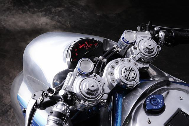 Chính vì vậy, chiếc Neo-Racer được ra đời với hình hài hoàn toàn độc đáo, đưa người nhìn tới suy nghĩ đây là mẫu xe môtô dành cho tương lai.