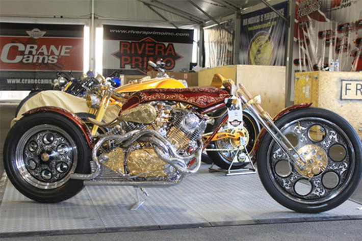 Trình độ đáng nể từ chiếc Yamaha Virago đã giúp John giành chiến thắng tại triển lãm mô tô Oakland (California, Mỹ) cũng như một số triển lãm quốc tế khác.