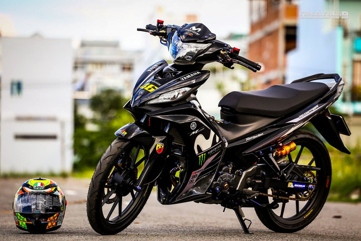 Chủ sở hữu dòng xe máy côn tay này đa phần là người trẻ, Yamaha Exciter 135 trở thành chất liệu tốt của giới chơi xe độ. Đã có nhiều bản độ từ đơn giản tới phức tạp ra đời tùy theo sở thích của chủ nhân, chi phí rất đa dạng từ vài triệu cho đến hàng trăm triệu đồng.