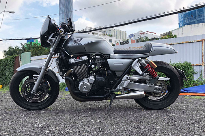 Vào thập niên 90, Honda đã phát triển một dự án "Project Big 1" nhằm tạo ra một mẫu naked bike cỡ lớn với các đặc tính của một chiếc môtô phổ thông Nhật Bản (UJM - Universal Japanese Motorcycle). Thành quả của dự án này là chiếc xe môtô Honda CB1300 mạnh mẽ và đầy cá tính.