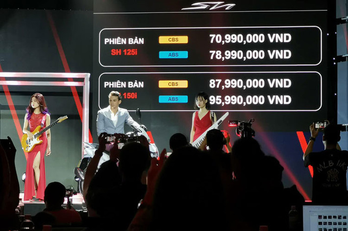Giá xe ga Honda SH 2020 thế hệ mới cho phiên bản 125 CBS là 71 triệu, bản ABS là 79 triệu đồng. Giá bán cho Honda SH 150 CBS là 88 triệu và bản ABS có giá 96 triệu đồng - cao hơn một chút so với đời cũ.