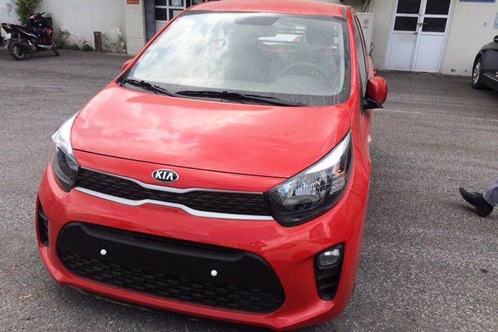 Xe Kia Morning 2017 thế hệ mới ra mắt thế giới hồi tháng 1/2017 và sau đó là tại triển lãm Geneva Motor Show vào tháng 3 sau đó. Những chiếc Kia Morning 2017 hiện đã cập cảng Việt Nam và đang chờ thông quan. Tuy nhiên, lô xe đầu tiên này chủ yếu là dòng xe tải VAN 2 chỗ ngồi.