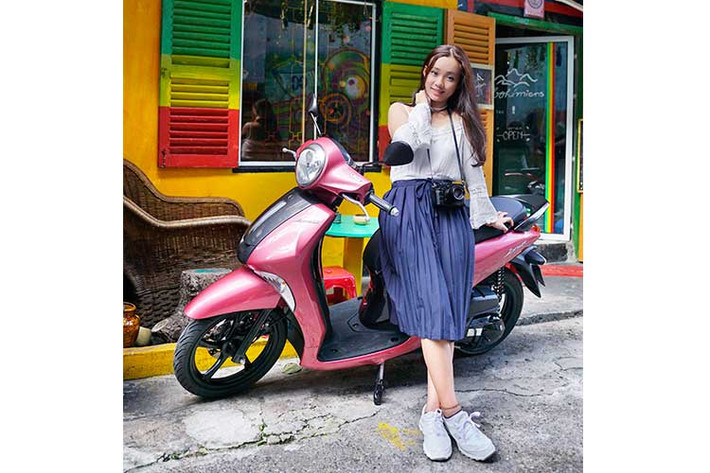 Điểm đặc biệt của Janus đó là những công nghệ lần đầu tiên được Yamaha mang tới phân khúc xe tay ga giá rẻ. Đầu tiên phải kể tới hệ thống ngắt động cơ tạm thời SSS (Stop & Start System) với khả năng tự động tắt máy sau 5 giây và khởi động lại khi người lái vặn ga. Về cơ bản, hệ thống này khá giống với Idling Stop trên xe Honda cùng một số hệ thống tương tự trên các xe gắn máy khác.
