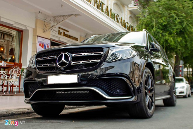 Trong khi GLS Class đã trang bị hộp số tự động 9 cấp mới, GLS63 vẫn giữa lại hộp số quen thuộc Speedshift + 7 số tự động quen thuộc của AMG. “Siêu” SUV này có thể tăng tốc từ 0-100 km/h trong 4,5 giây.