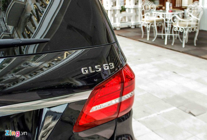 Động cơ trên GLS63 cũng mạnh hơn 35 mã lực so với GL63. Và mức giá cũng tăng thêm đáng kể. Tuy nhiên Mercedes nói rằng khách hàng mua GLS63 không phải những người so đo về mức giá.