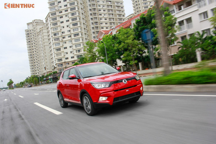 Trước sức ép từ đối thủ Hyundai Kona cùng loạt xe giá rẻ mới ra mắt tại thị trường Việt Nam, Ssangyong buộc phải giảm giá hàng loạt mẫu xe với mức giảm lên đến hàng trăm triệu đồng. Xuất hiện tại thị trường Việt Nam vào năm 2016, tuy nhiên chỉ sau hai năm thì thương hiệu này dần im tiếng và "lặn mất tăm" và có khá ít các hoạt động trên thị trường ôtô Việt.