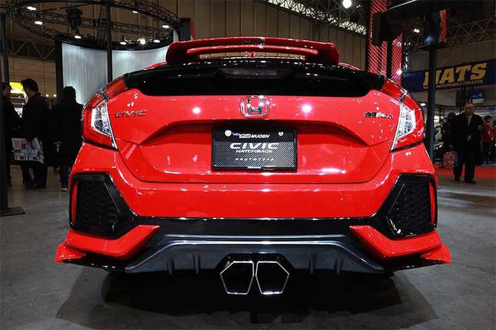 Tuy nhiên với những chủ sở hữu các phiên bản Honda Civic giá rẻ hoặc các phiên bản hatchback, hãng độ Mugen cũng không khiến họ thất vọng khi phát triển một loạt các phụ tùng nâng cấp ở bên trong và ngoài xe.