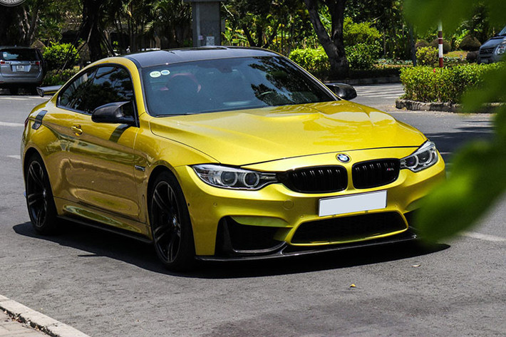 Tại Việt Nam hiện nay, thương hiệu xe sang nhà BMW đang được phân phối chính hãng bởi Thaco. Số lượng xe thể thao BMW M4 coupe không nhiều, chính vì thế, việc một chiếc xuất hiện trên thị trường xe cũ sẽ là cơ hội hiếm có cho những người mê dòng M-Sport của hãng BMW.