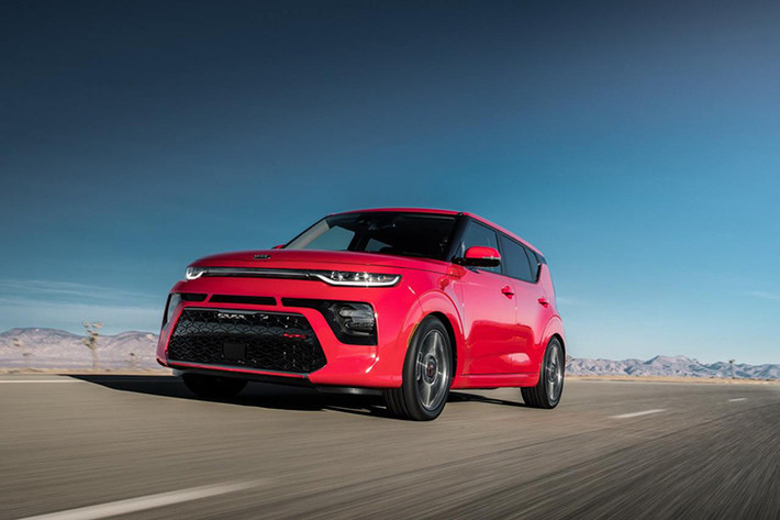 Kia Soul 2020 sẽ được bán ra thị trường Mỹ với các phiên bản GT-Line, X-Line, EX Design với các trang bị khác nhau, bao gồm nhiều lựa chọn vành đúc có kích thước 18 inch theo ý thích của chủ nhân.