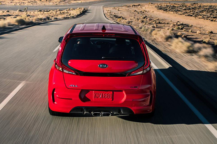 Trang bị an toàn trên Kia Soul 2020 cũng rất phong phú với các tính năng như cảnh báo chệch làn, cảnh báo điểm mù, cảnh báo phương tiện cắt ngang, Smart Cruise Control,…
