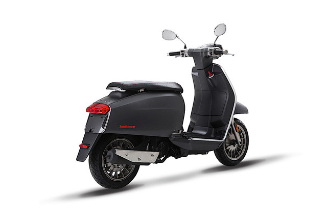 Sự kiện ra mắt V-Special đóng vai trò rất quan trọng đối với nhãn hiệu xe máy Lambretta. Vì vậy, hãng Lambretta đã mời tổng cộng 90 vị khách, bao gồm nhà nhập khẩu, phóng viên và đối tác, đến từ 18 quốc gia khác nhau tới sự kiện ra mắt mẫu xe tay ga V-Special.