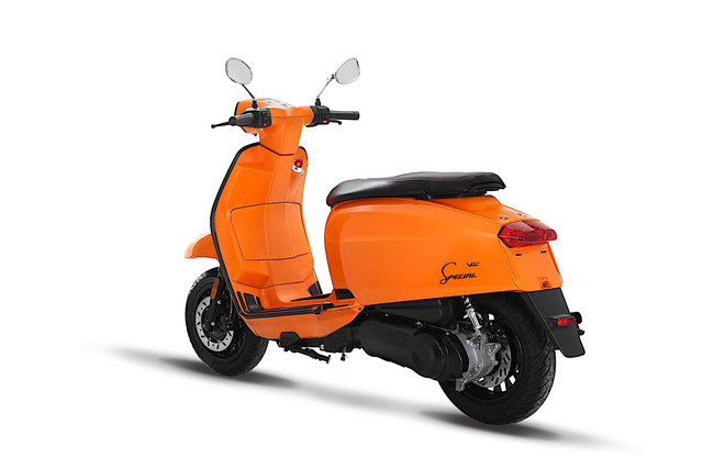 Tại thị trường châu Âu, Lambretta V-Special có 3 phiên bản khác nhau là V50, V125 và V200. Phiên bản V50 sẽ sử dụng động cơ xy-lanh đơn, 4 kỳ, làm mát bằng không khí, dung tích 49,5 cc, tạo ra công suất tối đa 3,5 mã lực. Động cơ này đáp ứng tiêu chuẩn khí thải Euro 4, đi kèm đề điện và giúp xe đạt vận tốc tối đa 45 km/h.