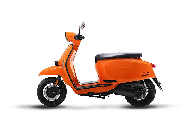 Thiết kế của V-Special do liên minh KTM, Husqvarna và Lambretta cùng nhau tạo nên. Kết quả là một mẫu scooter kết hợp hoàn hảo giữa kiểu dáng hiện đại và những nét thiết kế cổ điển, phù hợp với khách hàng nam giới.