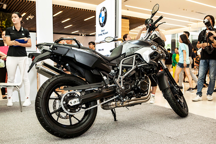 Những fan hâm mộ BMW Motorrad sẽ có thêm lựa chọn trong dòng địa hình GS, bên cạnh hai mẫu tầm chung đang có sẵn như: F650 GS và F800 GS... BMW F700 GS là mẫu xe Adventure định hướng cho người mới chơi yêu thích dòng xe địa hình nhưng chưa nhiều kinh nghiệm.