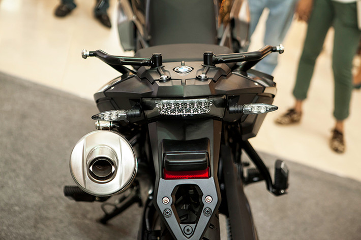 F700 GS mới sở hữu chiều cao yên 820mm, chiều dài cơ sở 1577mm. Kích thước dài 2880 x rộng 880 x cao 1215. Khá phù hợp với vóc dáng và thể hình của người Châu Á trong nhiều điều kiện di chuyển khác nhau.