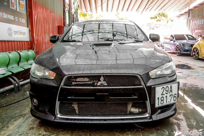 Với cộng đồng chơi xe, Mitsubishi Lancer Evolution X không còn là một cái tên xa lạ. Tuy nhiên, tại Việt Nam, Lancer Evolution X là “của hiếm” khi số lượng rất hạn chế.