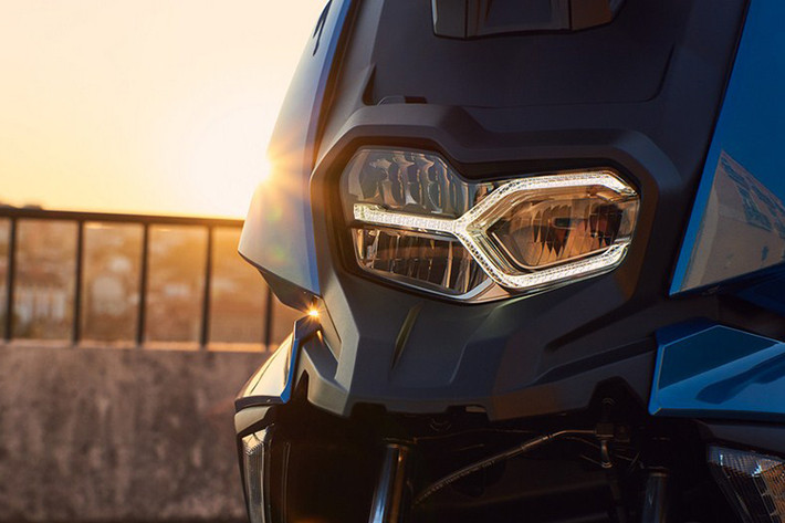 Tổng thể của chiếc xe tay ga mới nhà BMW này mang đậm phong cách thể thao, phần đầu của chiếc xe với điểm nhấn như đầu đèn pha LED có kiểu dáng tương đồng với đầu đèn của mẫu adventure cỡ khủng R1200 GS.